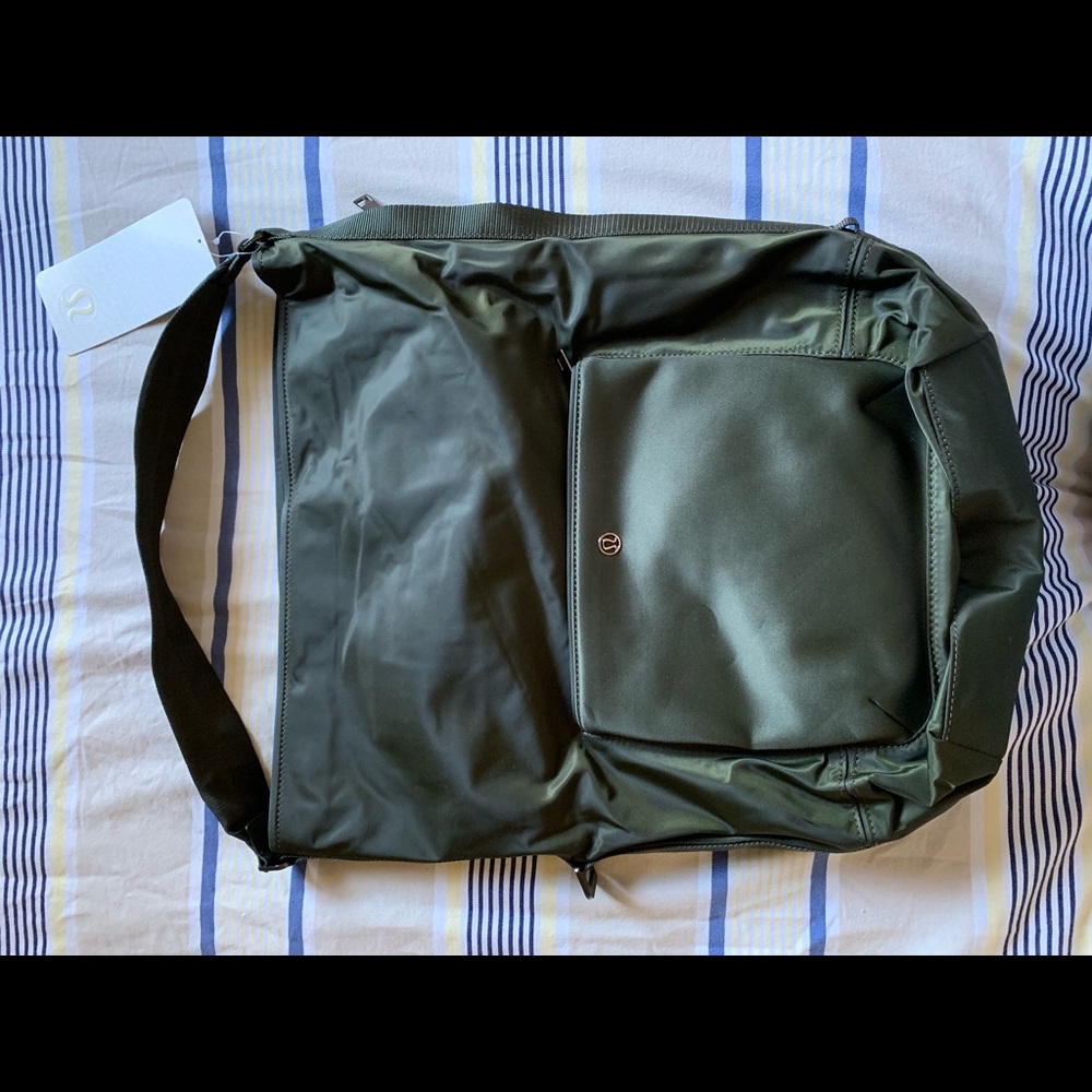 NWT Lulu All Set Hobo Bag